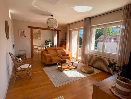 maison individuelle lumineuse avec jardin