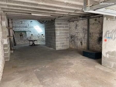 garage 75 m/carrés à louer