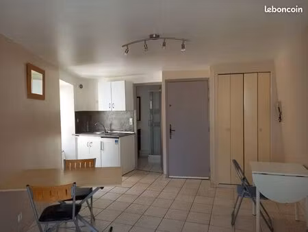 studio semi meublé