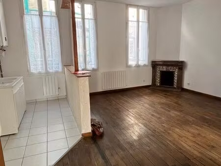t2 centre ville mayenne 44m²