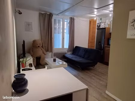 part. loue centre nîmes 2 pièces 40m2 meublé. idéal étudiant