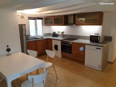 charmant appartement 52m²  3 pièces  meublé et équipé au coeur du marais (arts & métiers)