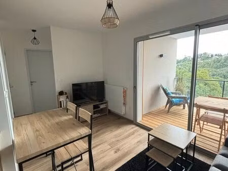 très bel appartement t2 meublé avec parking et terrasse