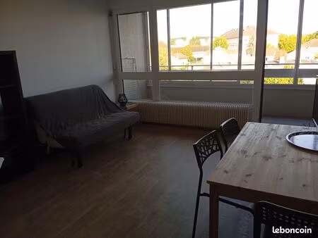 location studio meublé