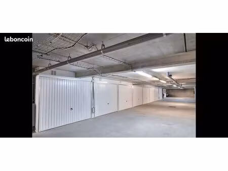 box fermé 12m² - sous-sol sécurisé - arpajon centre-ville