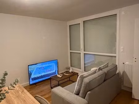 appartement t2 de 50m2 entièrement rénové avec balcon  parking privée et ascenseur à margn