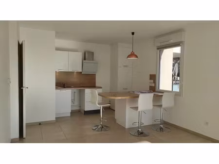 location appartement 2 pièces 41 m² à toulon (83000)  738 €