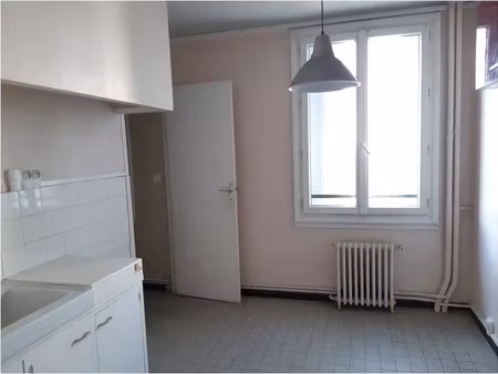 location appartement 4 pièces 84 m² à ales (30100)  692 €