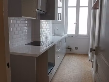 f2 - 165 rue duguesclin lyon 6