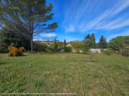 lorgues terrain constructible à vendre 1000 m² au calme et proche du centre ville à pied