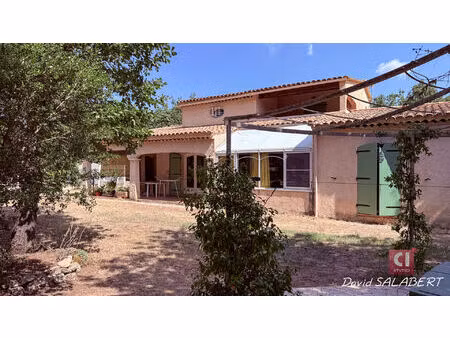 néoules ? villa familiale avec piscine sur 2 597 m² de terrain paysager
