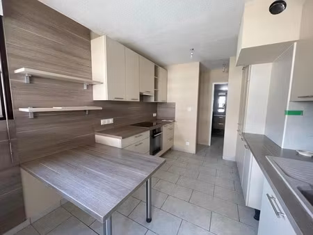 location appartement 3 pièces 69 m² à cluses (74300)  1 250 €