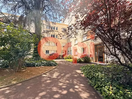 location meublée appartement 3 pièces 70.8 m² à lyon 8ème (69008)  1 450 €