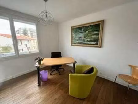 location bureaux et commerces à rezé (44400) : à louer / 15m² rezé