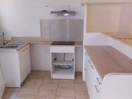 location appartement 2 pièces 51 m² à la tour-d'aigues (84240)  610 €