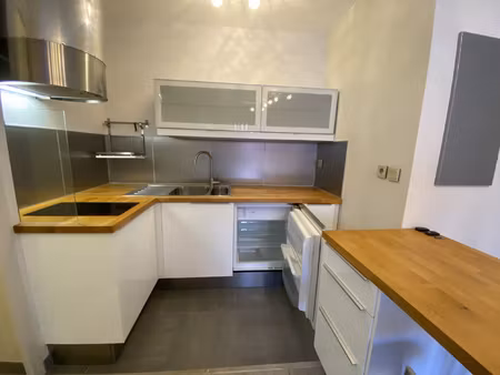 appartement 2 pieces meuble avec balcon et place de parking