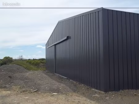 hangar 90 m²