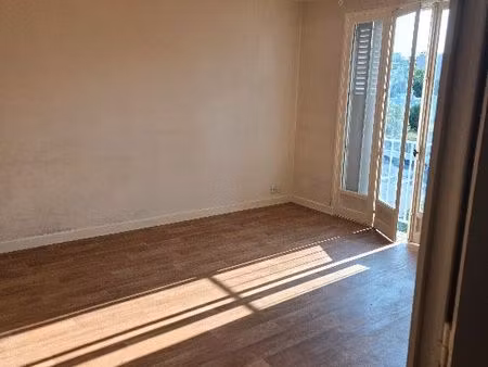 chamalières – t2 42 m² avec box fermé et parking privatif et cave – résidence calme