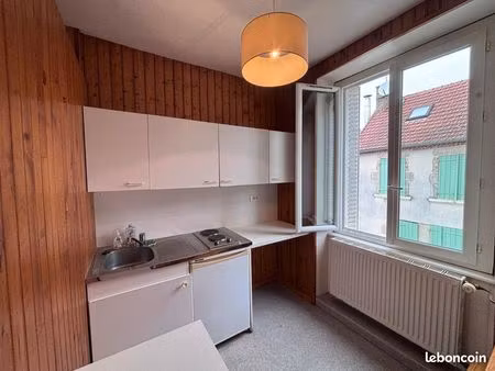 ◊ ? ◊ loue studio meublé 23 m2 toutes charges comprises 417
