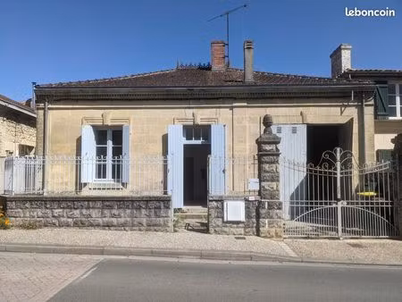 maison en pierre- illats