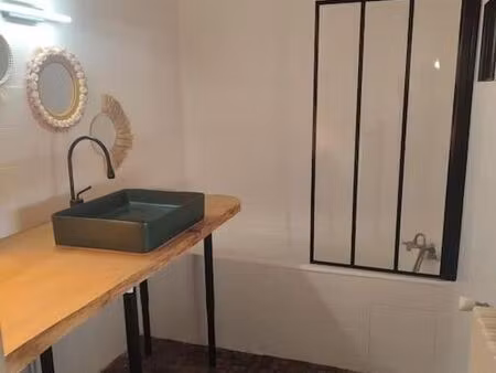 location de septembre à juin ou au mois (1000 euros eau  élec  gaz inclus)