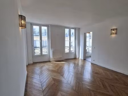 studio 44 m² quartier paris 3e - république