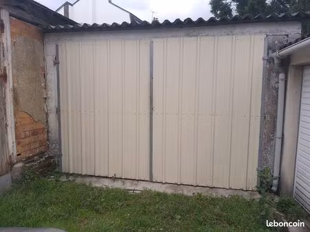 grand garage / box de stockage 37 m² + mezzanine –