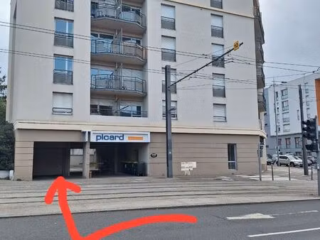 place de parking sécurisée / résidence nova park