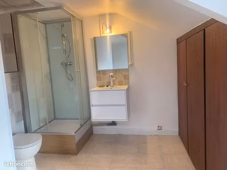location studio meublé