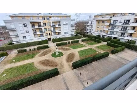 bel appartement - t2 résidence calme elancourt