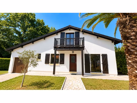 maison traditionnelle sur anglet 5 pièces de 139 m2 habitable