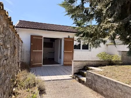 petite maison de plain-pied avec jardin en coeur de bourg