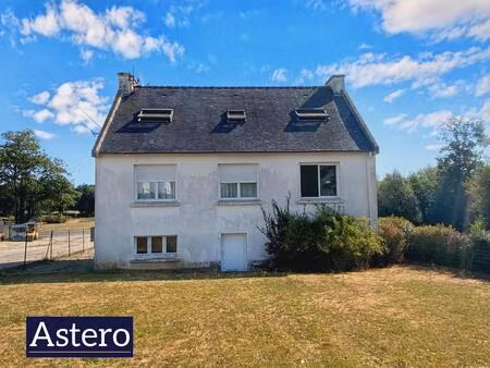maison familiale avec beau potentiel - saint-caradec