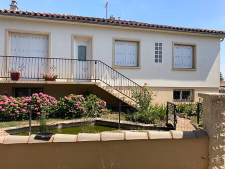 maison sur sous-sol idéalement située à fontenay-le-comte