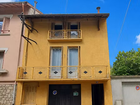 a vendre maison de ville avec garage et jardin