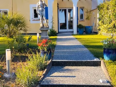 superbe maison limite la roquette