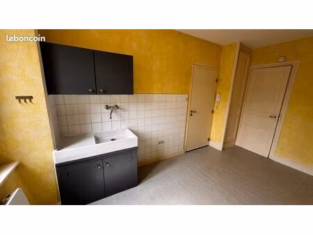 appartement t1 de 30 m² avec cuisine indépendante et salle d'eau