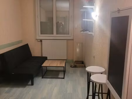 à vendre – studio meublé de 20 m² en plein centre de saint-claude