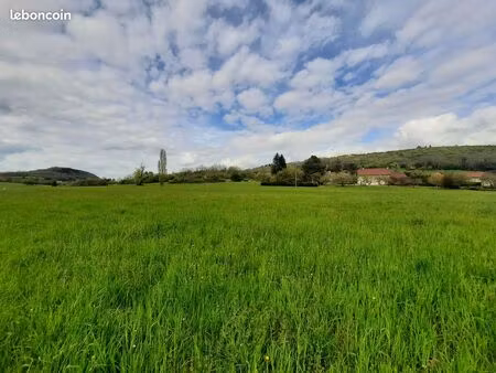 terrain à macornay