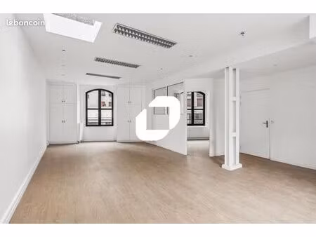 bureau 70 m²