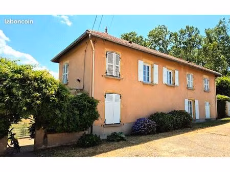 propriétés 234 m2 hab