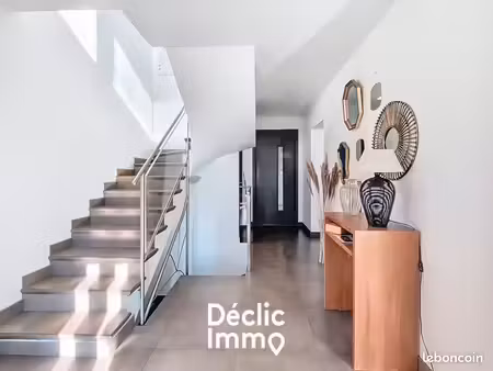 maison 7 pièces 260 m²