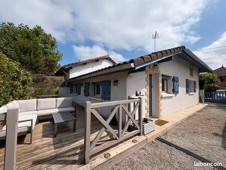 c'est une maison bleue ??