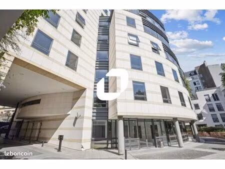 bureau 611 m²