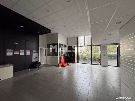 local bureaux 560 m²