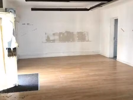 commerce 100 m²