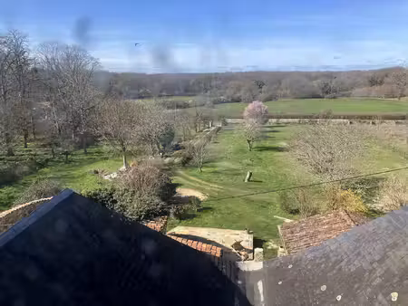 l'aile ouest d'un château du xvie siècle - clé en main  meublé  1 4 acre clôturé