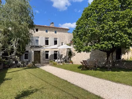 vente propriété angouleme  350m² 7 pièces 672 000€ avec garage