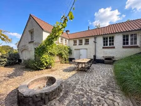 lasne  maison 1ch + bureau avec terrasse et jardin