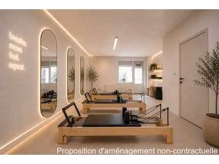 espace commercial avec studio  stockage et jardin